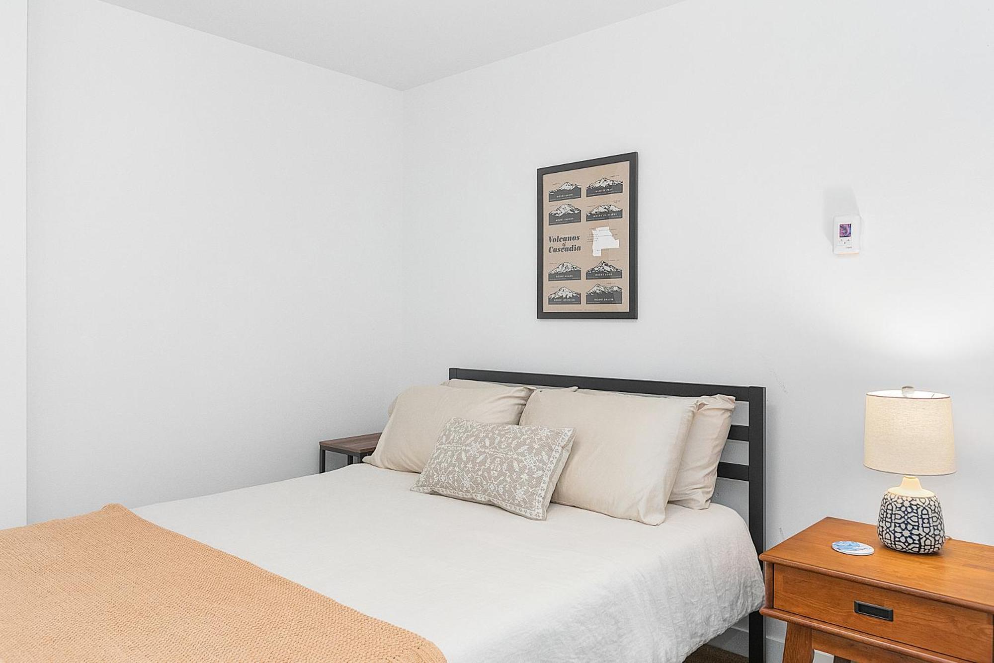 Golden Gardens Getaway-walk To & Waterfront Apartment Seattle